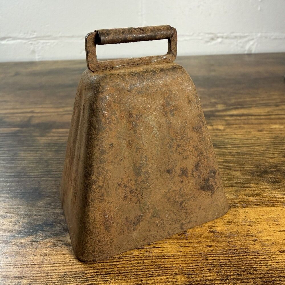 Vintage Rusty Cow Bell Farm Bell Iron Metal Livestock Ranch Decor
